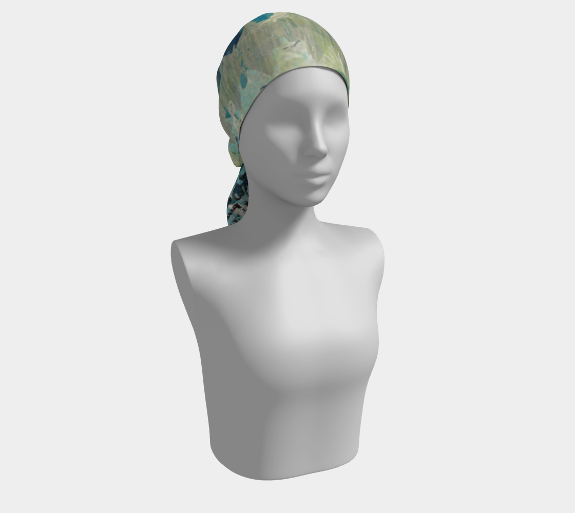 Mannequin head wearing a patterned headscarf on a white background